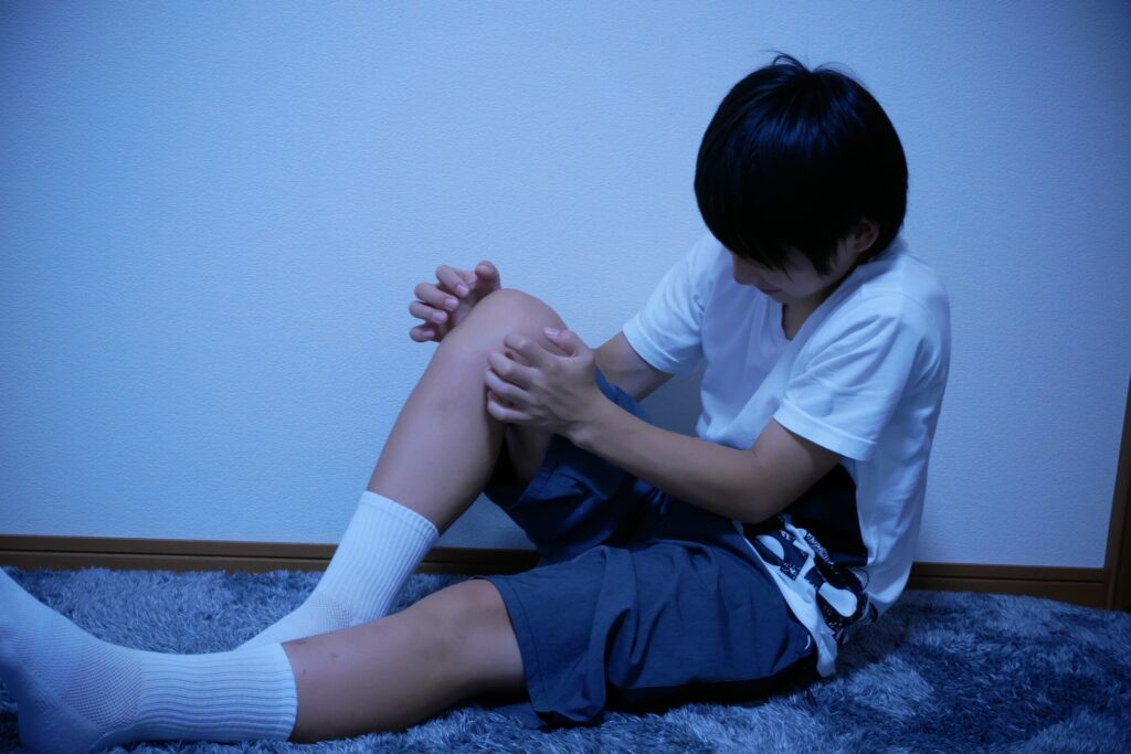 【オスグッド】サッカーをしている小学生の男の子。膝下の痛みでご来院